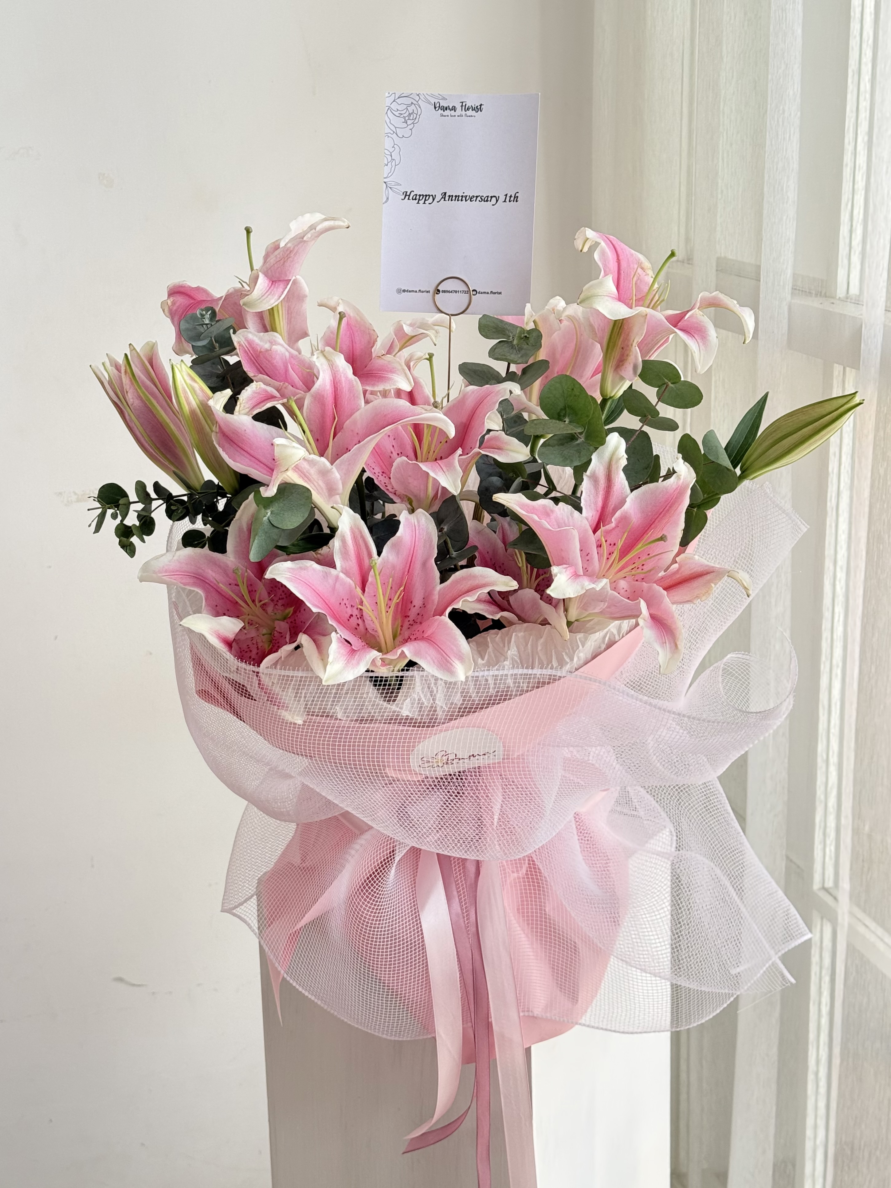 Signature Lily Bloom