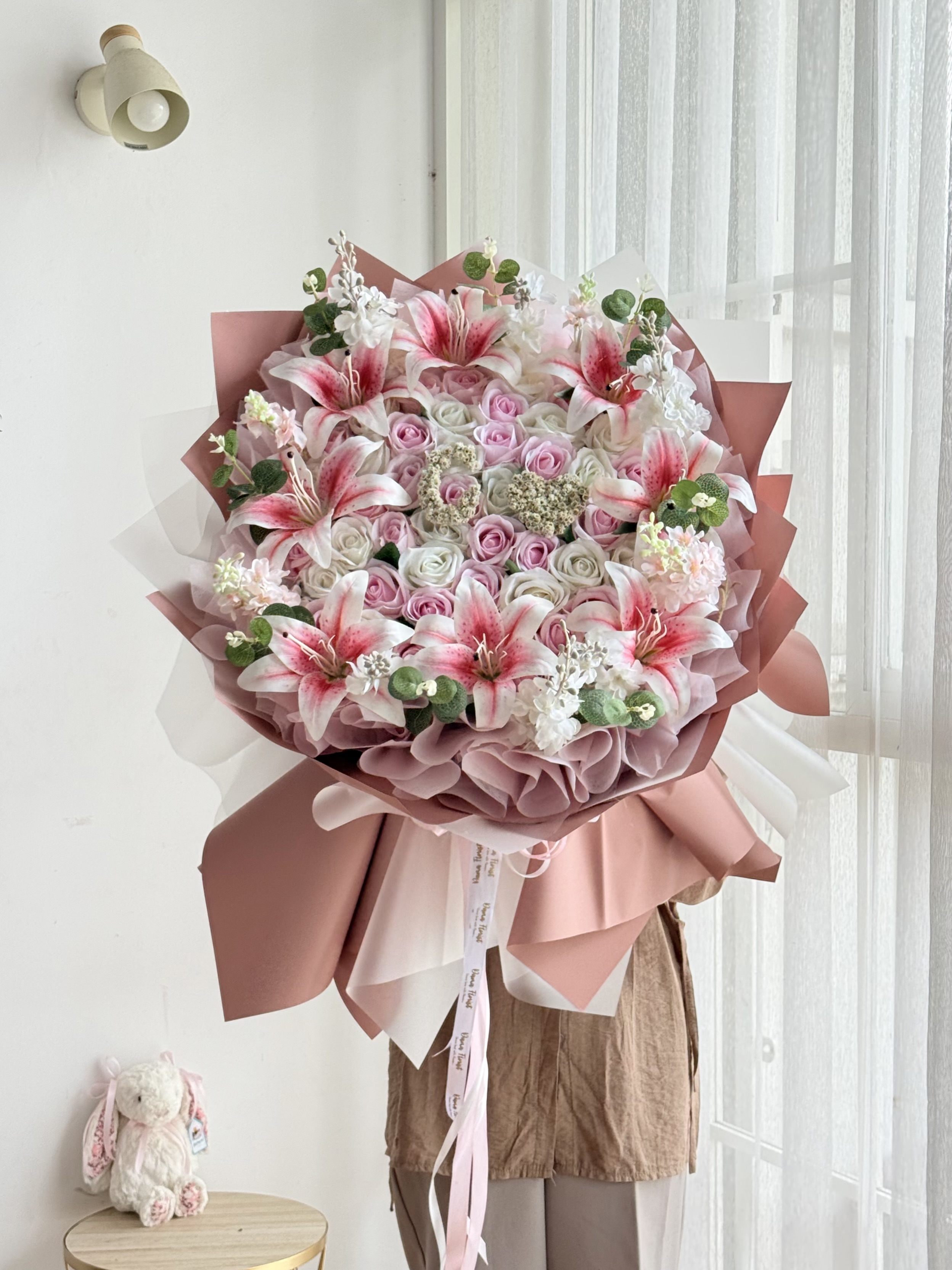 Giant Lily and Rose foto 2